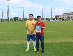 欧冠杯16强次回合｜ 双方球员赛前默哀 巴塞将胜利献已故队医